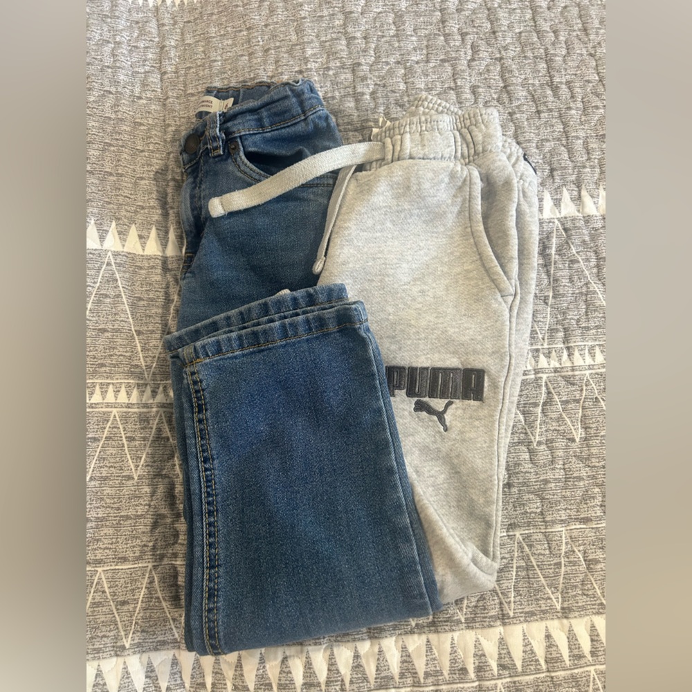Bunde of 2 - Levi’s Kids Straight-Leg Blue Jeans and Puma joggers, boys, size 6